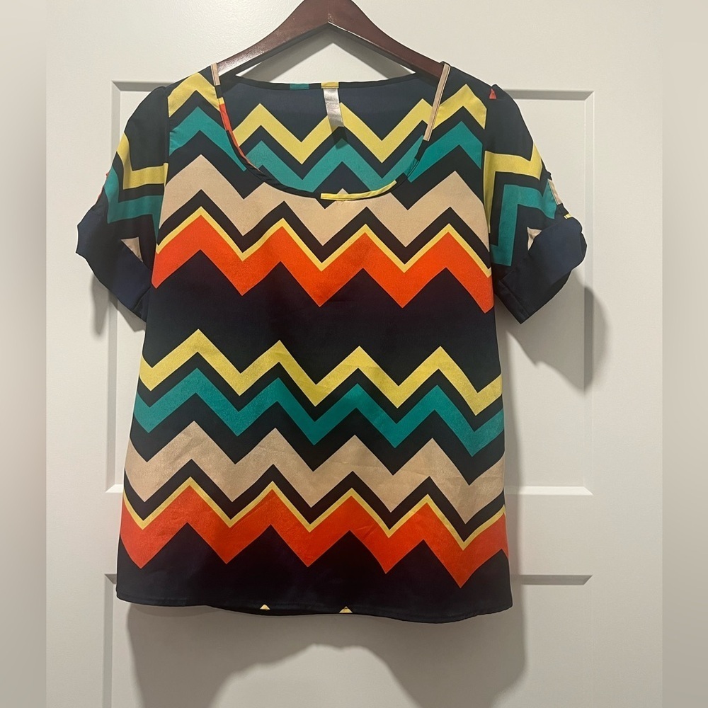 Francesca's Collections Green and Navy Boxy Graphic Tee